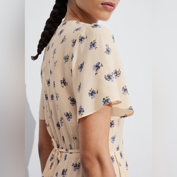 Like New Flutter-Sleeve Midi Dress (US 4 -EUR 36) - Like New! - Picture 3 of 6